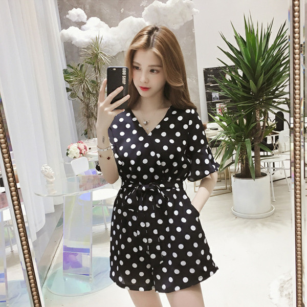 Κομψές γυναικείες φόρμες σε μαύρο και κόκκινο χρώμα