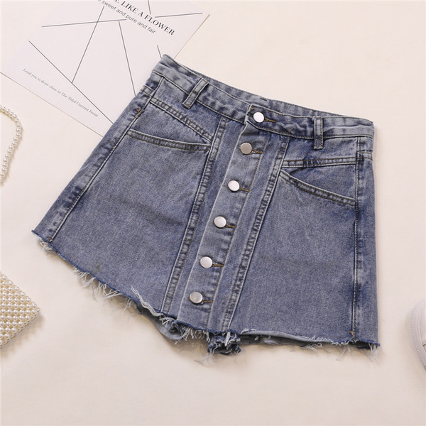 Μοντέρνα γυναικεία φούστα - παντελόνι denim  με μπλε κουμπιά σε  μαύρο και μπλε κουμπιά 