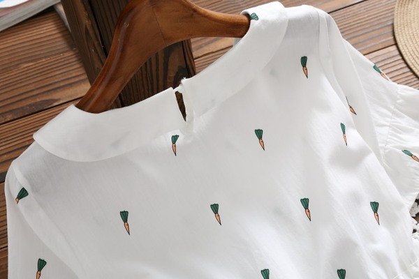 Rochie cu croiala alba cu maneci scurte si cravate in talie