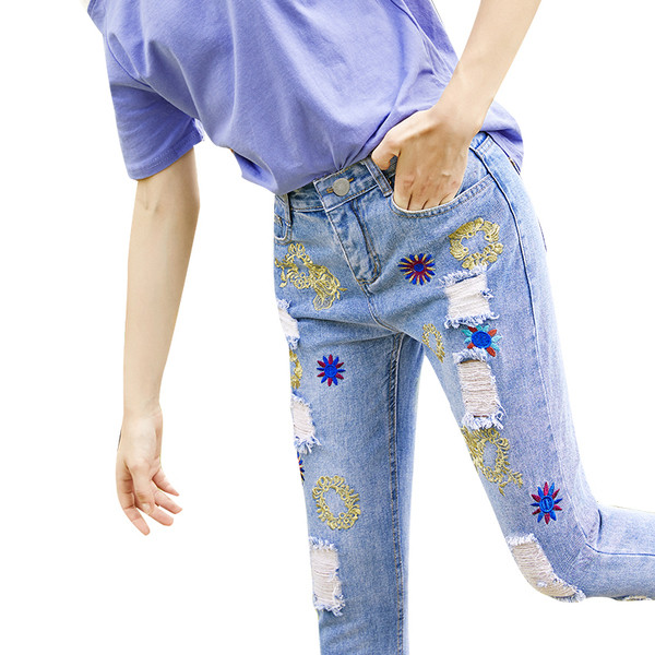 Blugi lungi casual de dama cu broderie si efect rupt