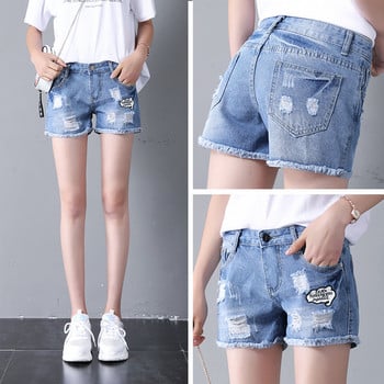 Casual  γυναικεία shorts τζιν  με κεντήματα και σχισμένα μοτίβα σε γαλάζιο χρώμα