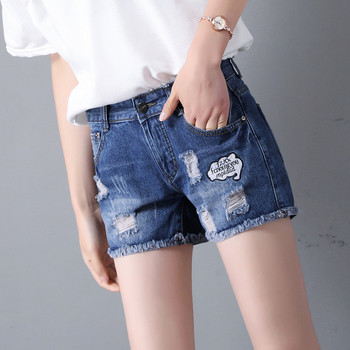 Casual  γυναικεία shorts τζιν  με κεντήματα και σχισμένα μοτίβα σε γαλάζιο χρώμα