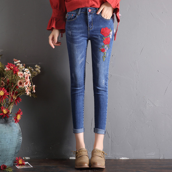 Blugi lungi casual cu broderie in albastru deschis si inchis