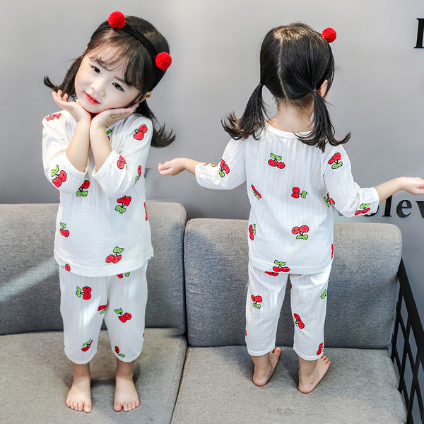 Pijamale pentru fete pentru copii in doua culori cu aplicatii diferite