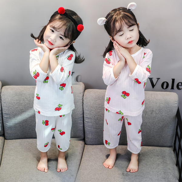 Pijamale pentru fete pentru copii in doua culori cu aplicatii diferite
