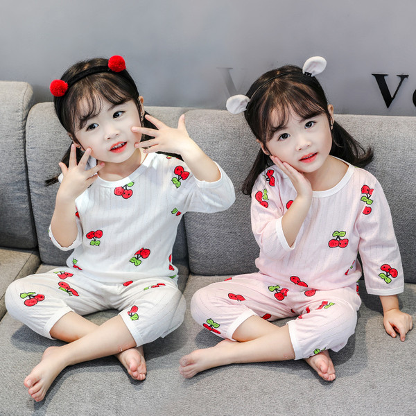 Pijamale pentru fete pentru copii in doua culori cu aplicatii diferite