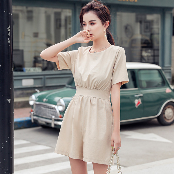 Salopeta de dama eleganta cu maneci 3/4 de culoare bej