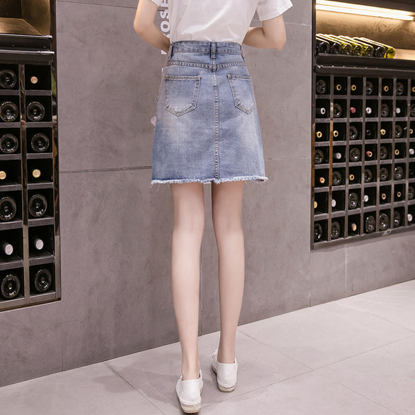 Fusta de dama scurta din denim cu decor 3D si broderie perla