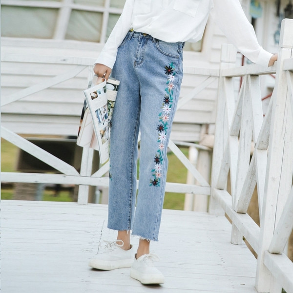 Blugi largi de dama cu talie inalta si broderii