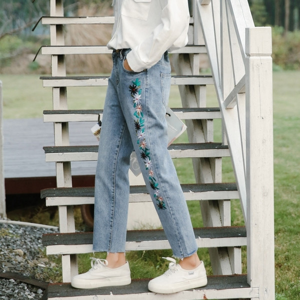 Blugi largi de dama cu talie inalta si broderii