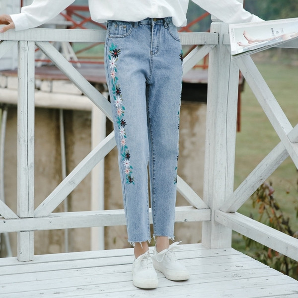 Blugi largi de dama cu talie inalta si broderii