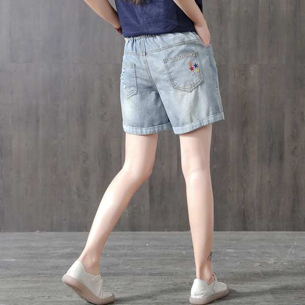 Blugi scurti de dama casual cu broderie elastica si legaturi in talie