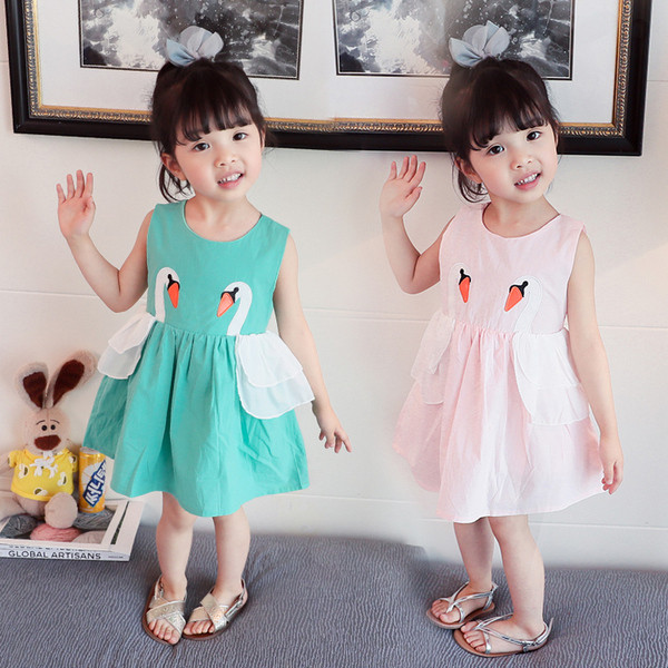 Rochie moderna pentru copii in trei culori cu aplicatie