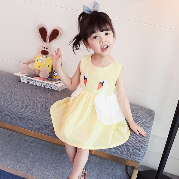 Rochie moderna pentru copii in trei culori cu aplicatie