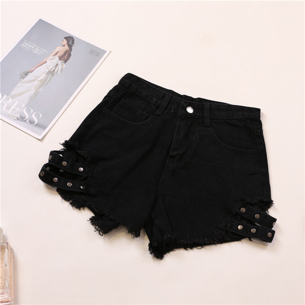 Pantaloni scurți casual de damă cu element metalic în alb și negru