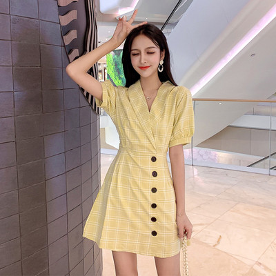 Stílusos női ruha V-nyakkal és 3/4-es ujjakkal, két színben