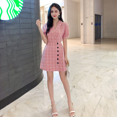 Stílusos női ruha V-nyakkal és 3/4-es ujjakkal, két színben