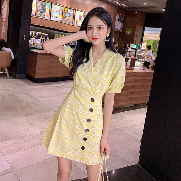 Stílusos női ruha V-nyakkal és 3/4-es ujjakkal, két színben