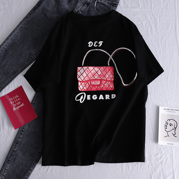 Σύγχρονη γυναικεία μπλούζα σε λευκό  και μαύρο χρώμα