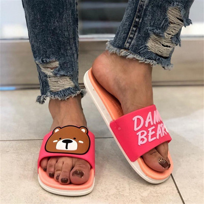 Papuci moderni de dama cu inscriptie si aplicatie in trei culori