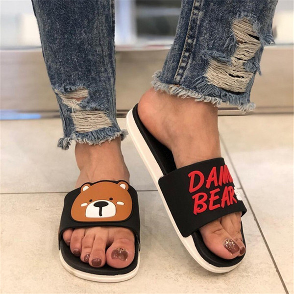 Papuci moderni de dama cu inscriptie si aplicatie in trei culori