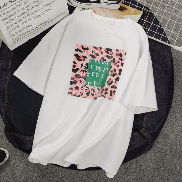 Γυναικείο μπλουζάκι με λαιμόκοψη και  διακόσμηση λουλουδιών σε τέσσερα χρώματα