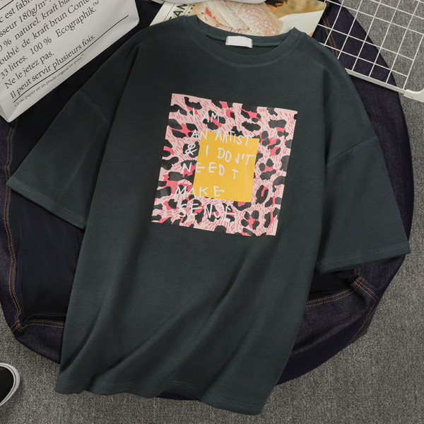 Γυναικείο μπλουζάκι με λαιμόκοψη και  διακόσμηση λουλουδιών σε τέσσερα χρώματα