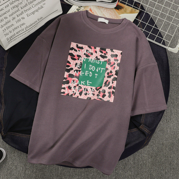 Γυναικείο μπλουζάκι με λαιμόκοψη και  διακόσμηση λουλουδιών σε τέσσερα χρώματα