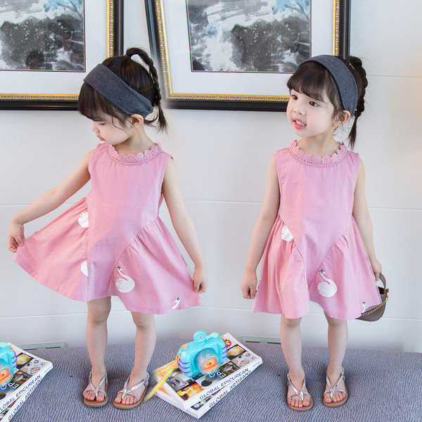 Rózsaszín modern gyerekruha, rátéttel és cipzárral