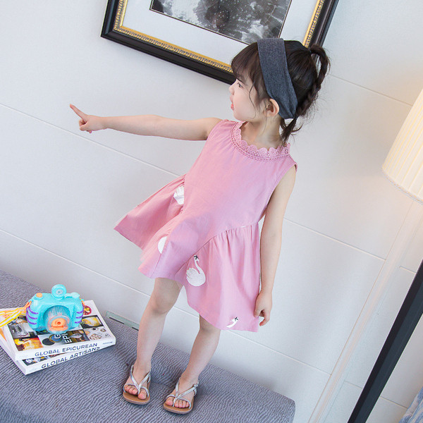 Rózsaszín modern gyerekruha, rátéttel és cipzárral