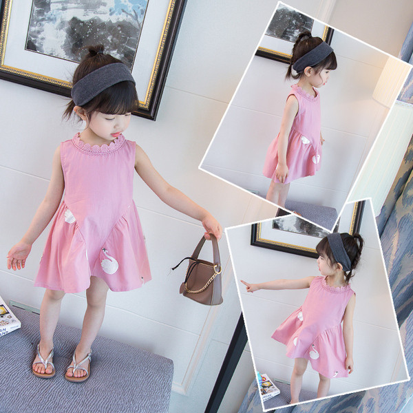 Rózsaszín modern gyerekruha, rátéttel és cipzárral