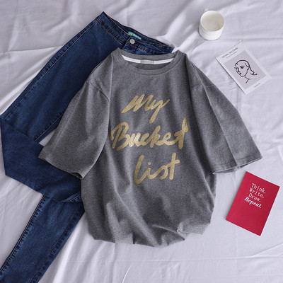 Női póló színes felirattal és O-nyakkal