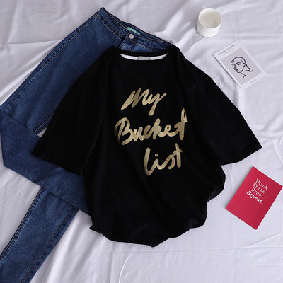 Női póló színes felirattal és O-nyakkal