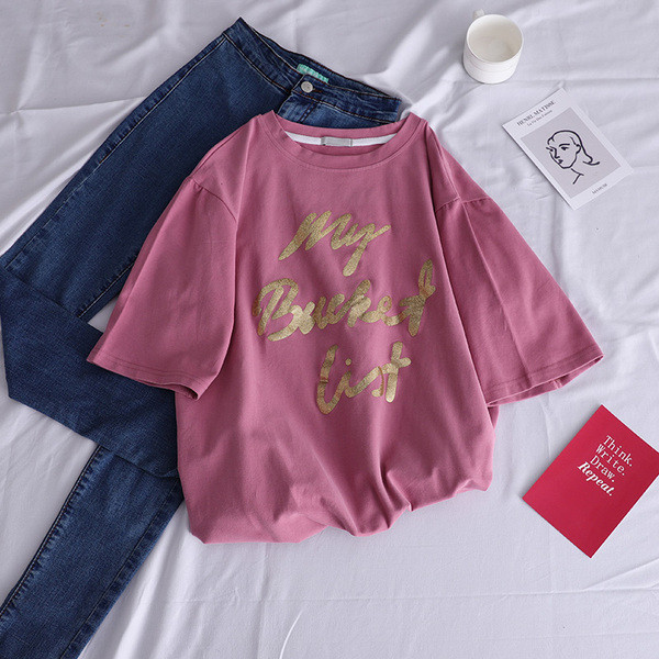 Női póló színes felirattal és O-nyakkal