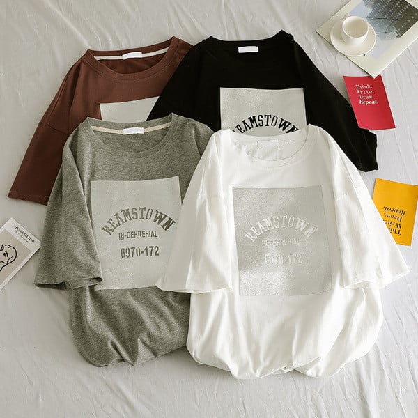 Női póló széles modell és rátét több színben