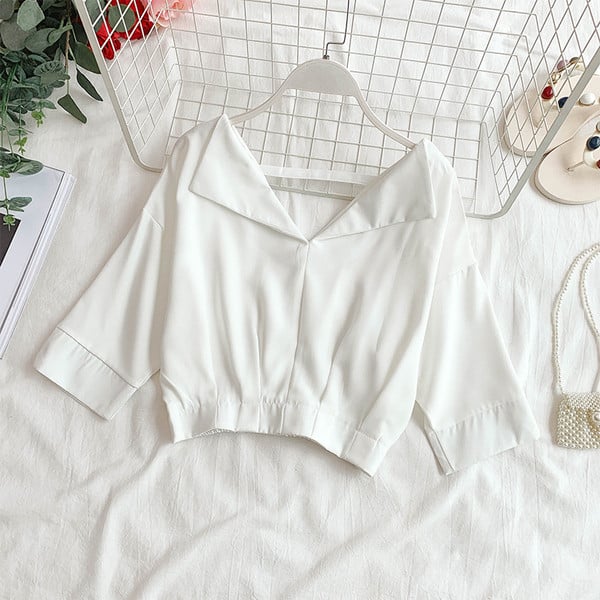 Modern női rövid blúz V-nyakkal, több színben