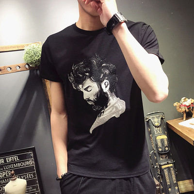 Új modell férfi póló rövid ujjal és hímzéssel fehér és fekete színben