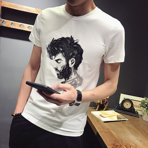 Új modell férfi póló rövid ujjal és hímzéssel fehér és fekete színben