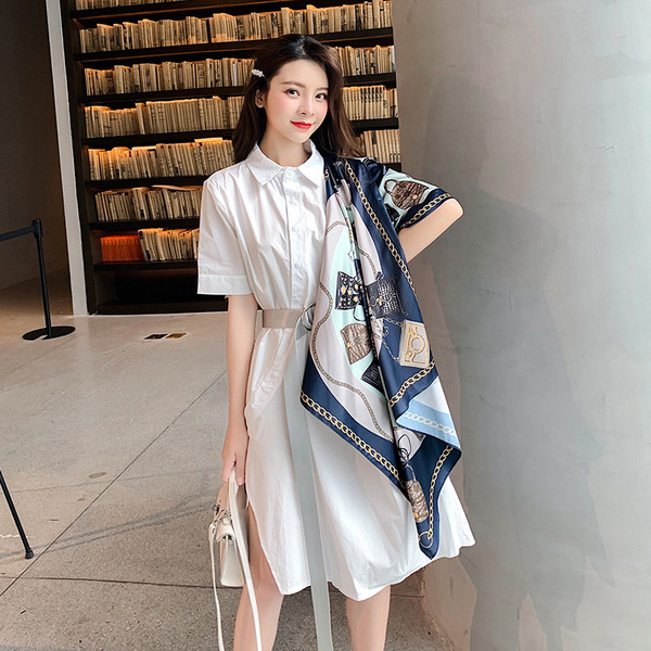 Stílusos női ruha 3/4-es ujjal és övvel