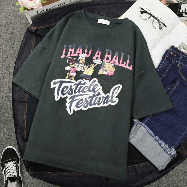 Καθημερινή γυναικεία μπλούζα με πολύχρωμες επιγραφές και O-neckline