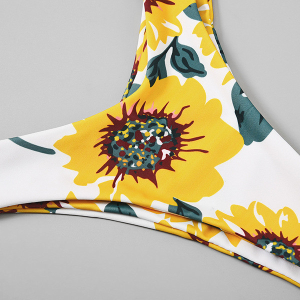 Kétrészes fürdőruha virágmintás sárga és fekete színben