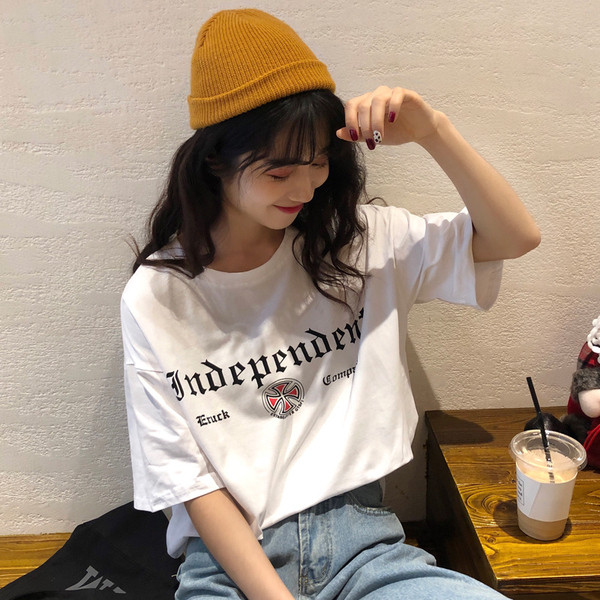 Női póló klasszikus modell két színben felirattal