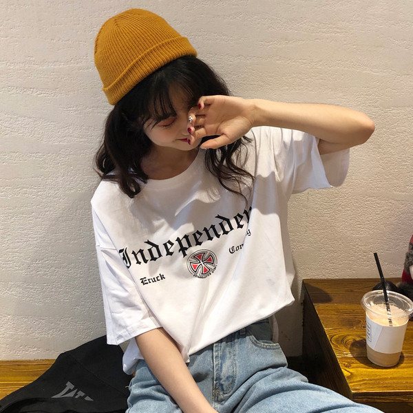 Női póló klasszikus modell két színben felirattal