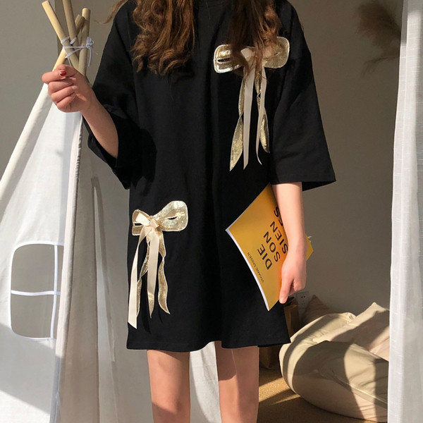 Γυναικείο φόρεμα σε δύο χρώματα με τρισδιάστατο στοιχείο