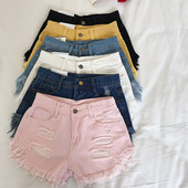 Μοντέρνα κοντά παντελόνια με σχισμένα σχέδια σε διάφορα χρώματα