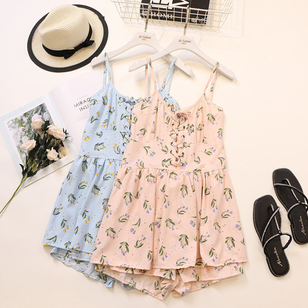 Alkalmi női overál virágos motívumokkal és pántokkal