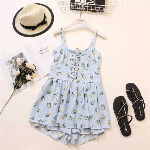 Alkalmi női overál virágos motívumokkal és pántokkal