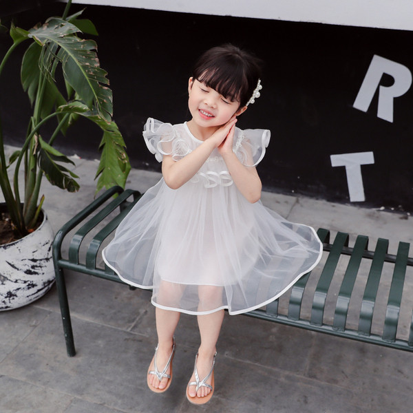 Gyermek modern ruha szabású modell három színben, tüllel