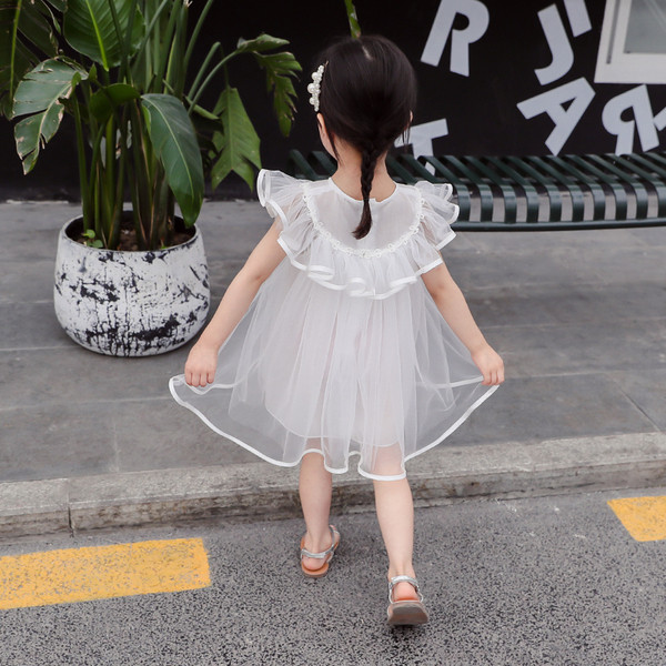 Gyermek modern ruha szabású modell három színben, tüllel