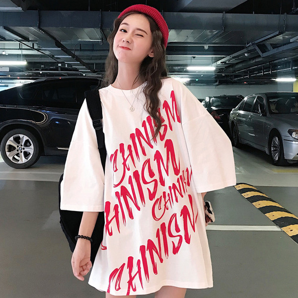 Γυναικεία μπλούζα μακρύ μοντέλο T-shirt με πολύχρωμη εφαρμογή και λαιμόκοψη